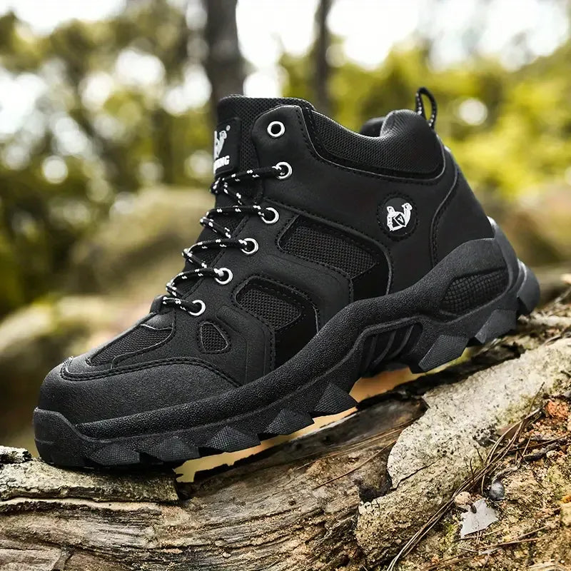 Schwarze TigleX Explorer Allterrain Wanderschuhe mit starker Profilsohle und atmungsaktivem Mesh-Material – bieten sicheren Halt, Komfort und Schutz bei Outdoor-Aktivitäten, Trekking und Wandertouren, geeignet für Herren und Damen auf allen Untergründen.