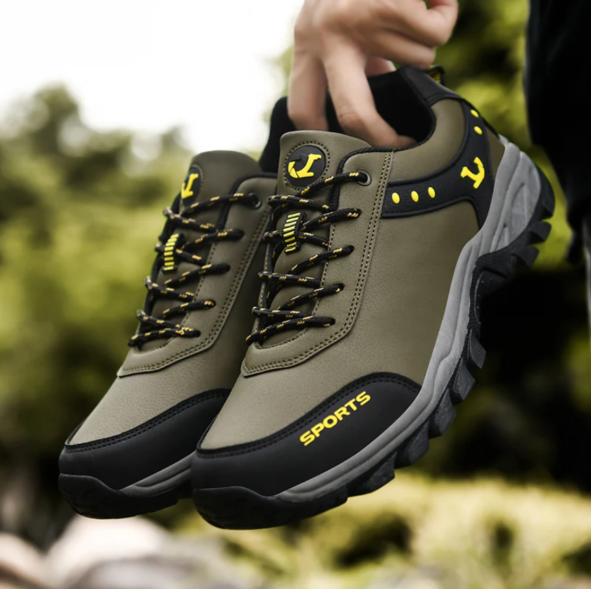 TigleX ComfortTrail in Oliv-Schwarz – Outdoor-Schuh mit stabiler Ferse, gepolsterter Zunge und Antischmerz-Sohle für schmerzfreies Trekking.