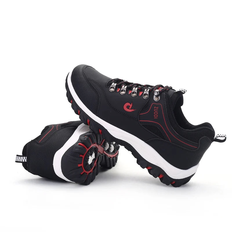 Schrägansicht: Orthopädischer Unisex-Schuh mit rutschfestem Profil und atmungsaktivem Obermaterial.