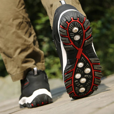 Unterseite der CoreBalance Schuhe – griffige Profilsohle für anspruchsvolles Terrain.
