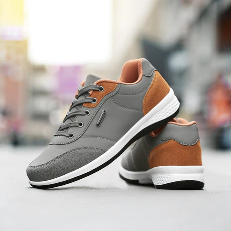 TigleX FitCore in Grau mit braunem Akzent – gelenkschonend, leicht und geeignet bei Fersensporn, Hallux valgus und Rückenschmerzen.
