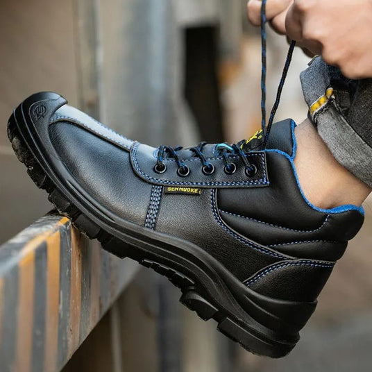 Getragene TGX-W38 Sicherheitsstiefel bei der Arbeit – stabil und rutschfest