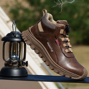 Outdooraufnahme TGXW340 in Braun – Unisex-Sicherheitsschuh in ruhiger Umgebung