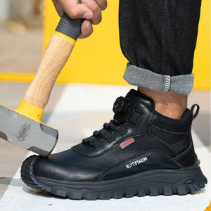 Schwarze TGXW340 Sicherheitsschuhe beim Handwerkseinsatz – robust und leicht