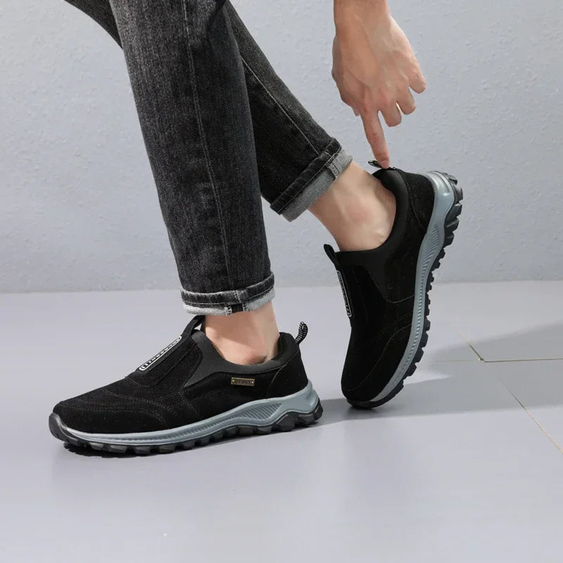 Ergonomischer Alltagsschuh in Schwarz – ideal für lange Laufwege, rückenschonend und gelenkentlastend.