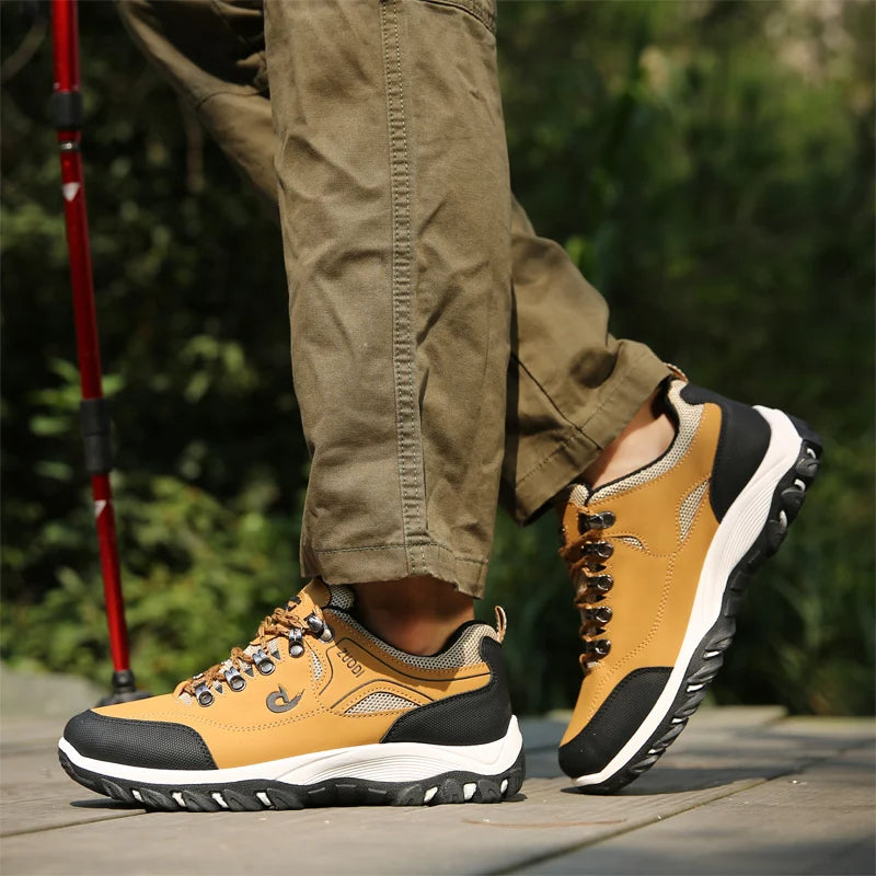 Tragebild in der Natur: beiger CoreBalance Schuh – leicht, robust und orthopädisch abgestimmt